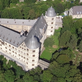 Tajemný hrad Wewelsburg byl druhým domovem nacistického obřadníka K. M. Wiliguta.
