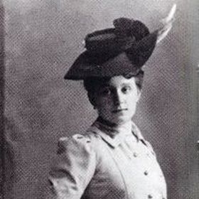 Měla literární ambice, takže psala novinové články pro Lidové noviny, básně a knížky pro mládež. Nebyla však příliš nadaná. Angažovala se rovněž v politice.