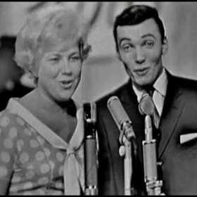 Účinkovala s Karlem Gottem, Milanem Chladilem nebo s Evou Pilarovou. 