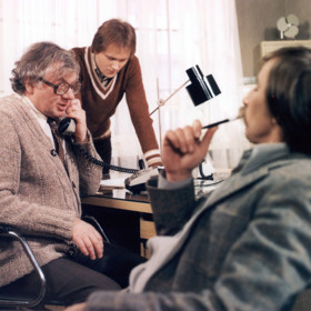 Epizoda: Aranžér: Vyloupená kasa obchodu s ovocem a zeleninou zprvu vypadá jako krytí rozkrádačky ze strany personálu. Jenomže pro tvrdohlavého poručíka Libora Krejcárka (Jiří Krampol) to je začátek série zcela nového typu vloupaček, jejíhož pachatele (Lubomír Lipský) se podaří odhalit až díky lsti.