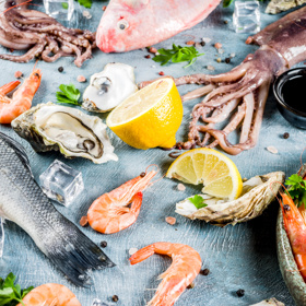 Citronová marináda:

Suroviny:

1 limetka, ½ citronu, 6 lžic olivového oleje, ½ lžíce worcestrové omáčky LABETA, mletý bílý pepř.

Postup:

Limetku a citron umyjeme a slupku nakrájíme na tenké nudličky. Vložíme je do misky, přidáme vymačkanou šťávu, worcestrovou omáčku, olej a pepř. Vše důkladně promícháme, necháme v lednici odležet a marinujeme.