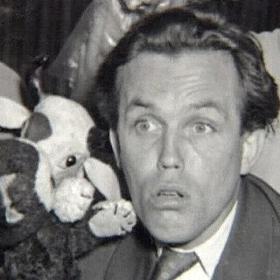 Ke konci života hostoval v Labyrintu a Divadle Na zábradlí u režiséra Petra Lébla.