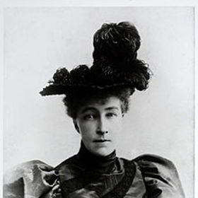 Jejími sourozenci byli Luisa (1858-1924), Klementina (1872-1955) a následník trůnu Leopold, jenž zemřel v dětství (1859-1869).