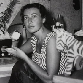 Její matkou byla výtvarnice a sochařka Květoslava Fialová a otcem Vlastimil Fiala, pocházející z Opočnice u Poděbrad, vojenský letec a legionář v Rusku.