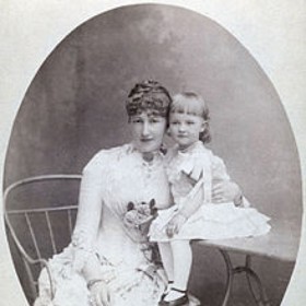 Štěpánka neprožila společně se svými sourozenci šťastné dětství. Její otec se choval jako tvrdý obchodník a ani matka o ni nejevila zájem.