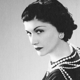 Po smrti matky v roce 1895, tedy v jejích dvanácti letech, dal otec všechny své děti do klášterního sirotčince v Aubazine.