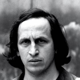 Narodil se v Praze v českožidovské rodině, jeho otec Ota Kraus přežil holocaust. Jeho manželkou byla herečka Jana Krausová. Po rozchodu s ní v 90. letech žije s herečkou Ivanou Chýlkovou.