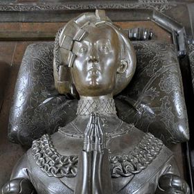 Anna byla dcerou kurfiřta  Jana Cicera a Markéty Saské.