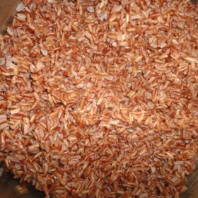 Celozrnná rýže je velmi zdravá, chutná a obsahuje vitamíny, vlákninu i minerální látky.