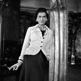 Společně se sestrou Julií byla později přijata do klášterní školy. 