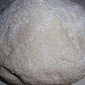 Angreštové knedlíky:

Suroviny:

800 g vařených brambor
4 lžíce Solamylu
8 lžic dětské krupičky
2 špetky soli
4 žloutky
hrubá mouka
zralý, pevný angrešt
tvaroh
moučkový cukr
máslo.

Postup:

Studené máslo jemně nastrouháme, přidáme Solamyl, krupici, sůl, žloutky a zpracujeme těsto. Podle potřeby přidáme hrubou mouku. Z těsta uděláme váleček a krájíme malé kousky, do kterých balíme po jednom angreštu. Vaříme zvolna 5 - 8 minut.