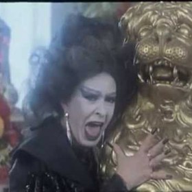 Autor scénáře a zároveň režisér filmu Zdeněk Zelenka však tuto kouzelnou dvojici, která řeší neustále problém – kdo z nich je pro blaho lidí důležitější - obohatil o věčně aktuálního protihráče, o postavu Závisti.