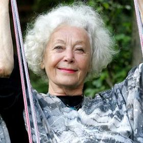 Na konci války, v květnu 1945, ji znásilnili dva vojáci Rudé armády. Sama byla potom svědkem jejich popravy zastřelením před plukem. Ve svých vzpomínkách uvádí, že od té doby si zprotivila sex.