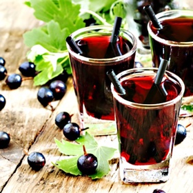 Šťáva z černého rybízu

Suroviny:

2 kg černého rybízu
1 l vody
na 1 l šťávy 1/2 kg cukru

Postup:

Ovoce pečlivě rozmačkejte a zalijete vodou. Tuto směs přiveďte k bodu varu. Odstavte a přeceďte přes plátno. Změřte množství takto získané šťávy, smíchejte s příslušným množstvím cukru a 5 minut povařte. Šťávu nalijte do čistých horkých sklenic.