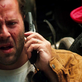 Oba muži prohledají Coryin byt a naleznou důkazy o tom, že Marcone podplácel senátora Baynarda, čehož se dívka snažila využít, aby byl Jimmy přijat zpátky do mužstva.