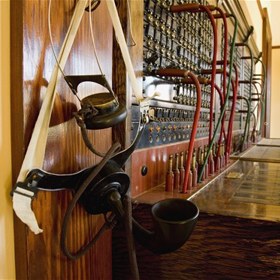 První telefonní ústředna byla uvedena do provozu ve státě Connecticut (USA) v roce 1878.