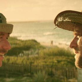 Ondrovi dospívající synové chodí s Vítkovými dospívajícími dcerami, prostě všeobjímající idyla, kterou narušuje jediná věc.