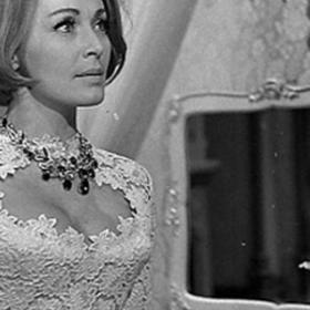 Rodina žila na Slovensku do roku 1938, kdy byla nacionalisty ze Slovenska vyhnána. Přestěhovala se do Žďáru u Police nad Metují a později do Borohrádku.