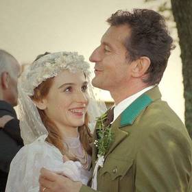 Útěk ženy českého lesníka Jana, Agnes, je zakryt tajemstvím. Jen ona sama ví, kdo a proč ji hledá.