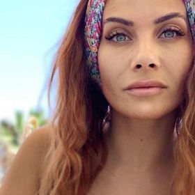  Od svých 14 let se začala věnovat modelingu a natáčení reklam.