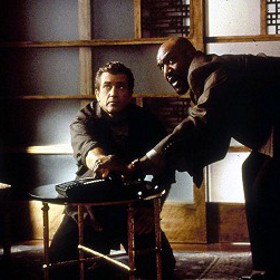 Mullen je ochoten pro syna udělat cokoliv, přesto tajně požádá o pomoc FBI.