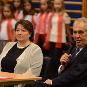 Zeman je náruživým kuřákem. Během své kampaně při volbě prezidenta v roce 2013 sám přiznal, že denně vypije šest sklenic vína a tři „panáky“ tvrdého alkoholu.