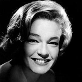 Simone získala základní vzdělání na školách v Neuilly-sur-Seine, městečku poblíž Paříže, kde rodina bydlela. Na chlapeckém lyceu tam v té době působil jako učitel filosofie Jean-Paul Sartre a Simone měla, prostřednictvím svých kamarádů, možnost seznámit se s jeho myšlenkami. 