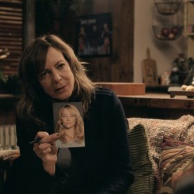 Románová prvotina britské novinářky Pauly Hawkinsové Dívka ve vlaku se stala v Británii čtenářskou senzací roku 2015, rok poté byl podle ní natočen film.