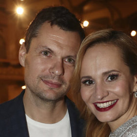 Její pěvecké začátky sahají do roku 1983, kdy jako sedmiletá nastoupila do Kühnova dětského sboru. Počátkem 90. let začala navštěvovat hodiny zpěvu u Lídy Nopové a od roku 1996 studuje zpěv u profesora Eduarda Klezly.