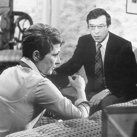 Jana Štěpánková byla česká herečka, dcera herce Zdeňka Štěpánka a herečky Eleny Hálkové, po matce též pravnučka českého básníka Vítězslava Hálka a sestra novinářky Kateřiny Nešlehové, po otci též sestra herců Petra Štěpánka a Martina Štěpánka.