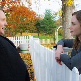 V roce 2014 studio DreamWorks Pictures koupilo práva na film od Pauly Hawkins k její debutové knize Dívka ve vlaku. V lednu 2015 byla Erin Cressida Wilson najata, aby napsala scénář. 