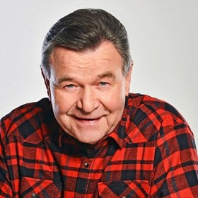 Jednalo se i o úspěšného rozhlasového, televizního a filmového herce. Účinkoval zhruba ve 170 filmech a zejména televizních filmech.