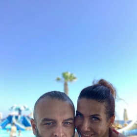 Eva Decastelo, rozená Eva Aichmajerová, je česká herečka, modelka, moderátorka.