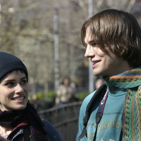 Něco jako láska je romantická komedie z roku 2005 o osudu, spojení a tenké linii mezi příležitostným přátelstvím a láskou až za hrob.