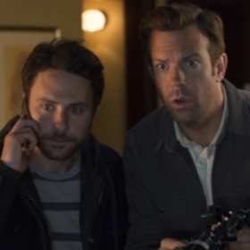 Nick pracuje ve finanční společnosti despoty Davea Harkena, který mu slibuje povýšení, ale nakonec se rozhodne udělit ho sám sobě.