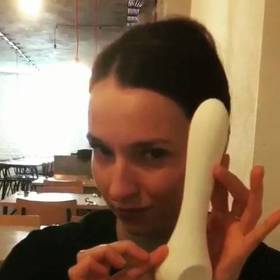 Berenika Kohoutová je česká herečka, zpěvačka, dabérka, blogerka a spisovatelka.