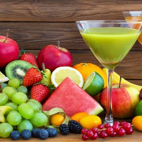 2. den

snídaně - 200 g ananasu, svačina - jablko
oběd - 150 g hroznového vína, 2 kiwi, banán, svačina - 100 g jahod
večeře - 2 jablka, 2 broskve