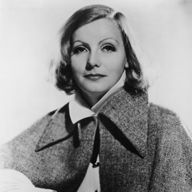 Zde také natočila několik reklam na klobouky, což způsobilo, že nezůstala nepovšimnuta a pomohlo jí to i ke studiu herectví na švédské herecké akademii.