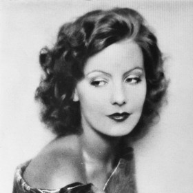 Následoval německý film Ulička, kde není radosti, kde také vystupovala společně se svou pozdější hollywoodskou kolegyní Marlene Dietrichovou.