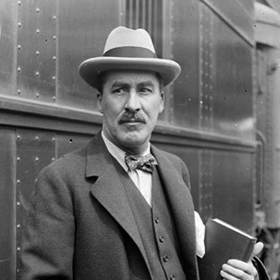 Dne 4. listopadu 1922, po patnácti letech hledání, objevil Howard Carter v Údolí Králů nedaleko Luxoru Tutanchamonovu hrobku.