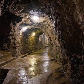 Systém podzemních chodeb v Jihlavě zvaný jihlavské katakomby je s rozlohou 50 000 m² a délkou asi 25 km po znojemském podzemí druhý nejrozsáhlejší v České republice. 