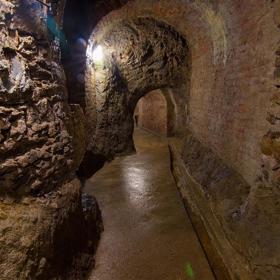 Část chodeb je přístupná veřejnosti a nabízí exponáty související s historií chodeb.