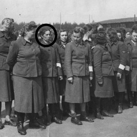 Na první pohled nenápadná žena, ve skutečnosti bestie.