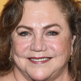 ...pak její kariéra začala prudce klesat. Navíc ji začala sužovat revmatoidní artritida.