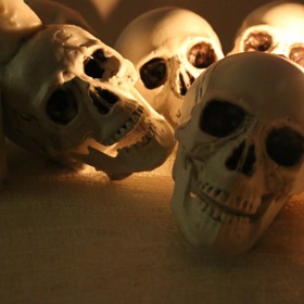 Architekt Jan Blažej Santini Achiel přestavěl kostnici do dnešní barokně-gotické podoby a z lidských ostatků vytvořil monumentální a zároveň morbidní výzdobu.