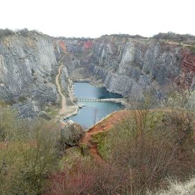 V modlitebně s křížem se duch vojáka Hagena rád zjevuje.