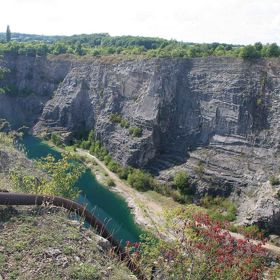 Milovníci záhad se soustřeďují kolem jedné ze štol, kudy chodíval Hagen na denní světlo. Toto místo má prý oblíbené dodnes.