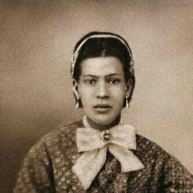 Marie Laveau (10. září 1801 až 15. června 1881) byla kreolská praktikantka voodoo. Patřila mezi nejvlivnější osoby New Orleans, říkalo se jí "královna voodoo". 