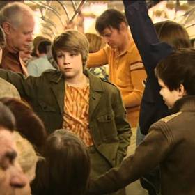 Jako když listujete rodinným fotoalbem. Není záměrem analyzovat nebo nějak hodnotit historické události, jde spíše o to, jak zachytit co nejvěrněji dobu a pocity účastníků v konkrétních situacích.