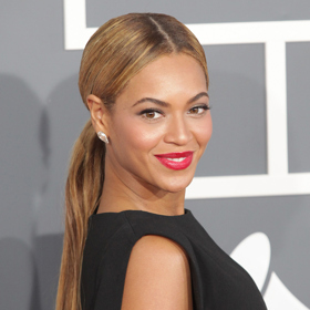 Za účinkování v adaptaci muzikálu Dreamgirls (2006) získala 2 nominace na cenách Zlatý glóbus. 